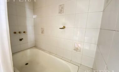 Venta casa 4 ambientes, cochera y fondo libre con piscina en Don Bosco