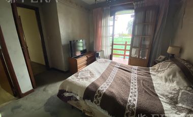 Venta casa 4 ambientes, cochera y fondo libre con piscina en Don Bosco