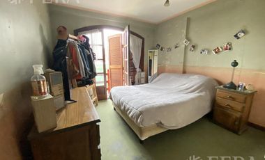Venta casa 4 ambientes, cochera y fondo libre con piscina en Don Bosco