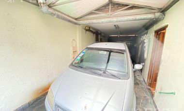 Venta casa 4 ambientes, cochera y fondo libre con piscina en Don Bosco