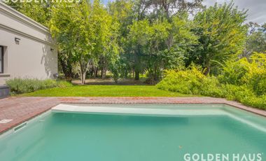 Excelente casa de 5 amb. en Barrio Privado Sausalito