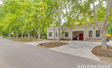 Excelente casa de 5 amb. en Barrio Privado Sausalito