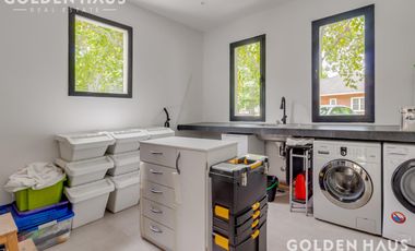 Excelente casa de 5 amb. en Barrio Privado Sausalito