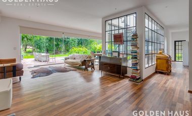 Excelente casa de 5 amb. en Barrio Privado Sausalito