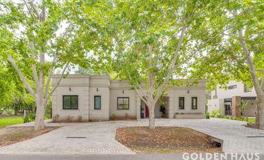 Excelente casa de 5 amb. en Barrio Privado Sausalito