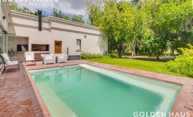 Excelente casa de 5 amb. en Barrio Privado Sausalito