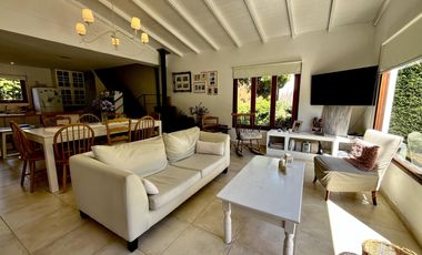 Casa en en La Caleta, con pileta!