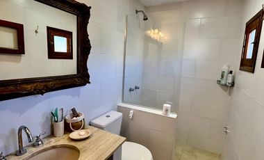 Casa en en La Caleta, con pileta!