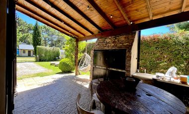 Casa en en La Caleta, con pileta!