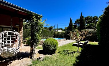 Casa en en La Caleta, con pileta!
