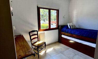 Casa en en La Caleta, con pileta!