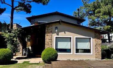 Casa en en La Caleta, con pileta!