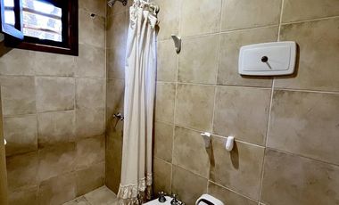 Casa en en La Caleta, con pileta!