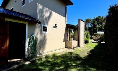 Casa en en La Caleta, con pileta!