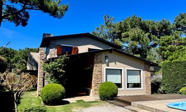 Casa en en La Caleta, con pileta!