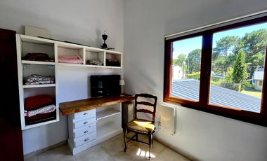 Casa en en La Caleta, con pileta!