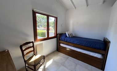 Casa en en La Caleta, con pileta!