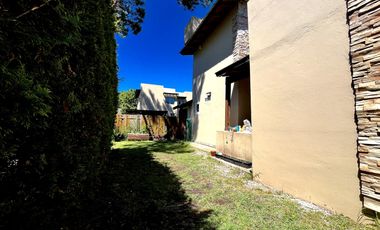 Casa en en La Caleta, con pileta!