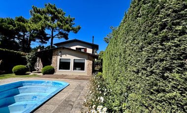 Casa en en La Caleta, con pileta!