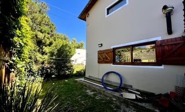 Casa en en La Caleta, con pileta!