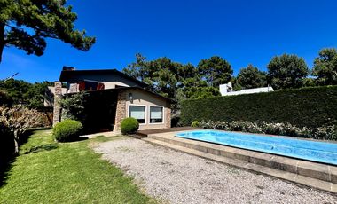 Casa en en La Caleta, con pileta!