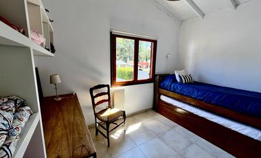 Casa en en La Caleta, con pileta!