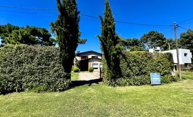 Casa en en La Caleta, con pileta!