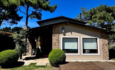 Casa en en La Caleta, con pileta!