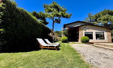 Casa en en La Caleta, con pileta!