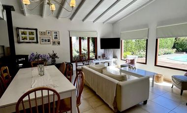 Casa en en La Caleta, con pileta!