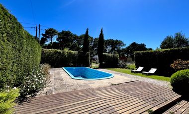 Casa en en La Caleta, con pileta!