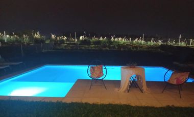 VENTA Excelente casa en Venta en San Sebastian con Pileta 3 dorm. Gran fondo libre a la reserva!!!