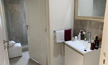 VENTA Excelente casa en Venta en San Sebastian con Pileta 3 dorm. Gran fondo libre a la reserva!!!