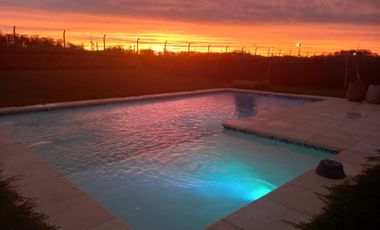 VENTA Excelente casa en Venta en San Sebastian con Pileta 3 dorm. Gran fondo libre a la reserva!!!