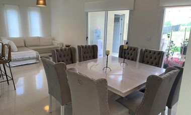 VENTA Excelente casa en Venta en San Sebastian con Pileta 3 dorm. Gran fondo libre a la reserva!!!