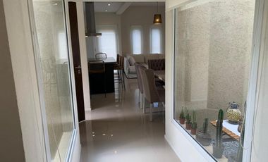 VENTA Excelente casa en Venta en San Sebastian con Pileta 3 dorm. Gran fondo libre a la reserva!!!