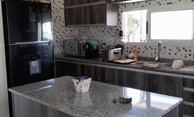 Casa en venta - 3 Dormitorios 3 Baños - 677Mts2 - Mar Chiquita