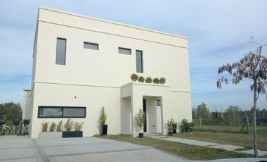Puertos del Lago - Acacias | Venta | Casa con linda vista abierta, sin vecinos al fondo