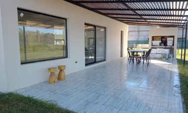 Puertos del Lago - Acacias | Venta | Casa con linda vista abierta, sin vecinos al fondo
