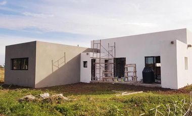 Casa en venta - 3 Dormitorios 4 Baños - Cocheras - 600Mts2 - Tiempos de Canning, Guernica