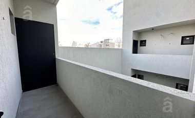 Semipiso en Venta en Villa Ballester - 3 ambientes con terraza y 2 cocheras
