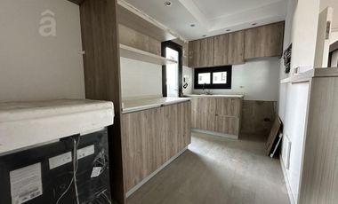 Semipiso en Venta en Villa Ballester - 3 ambientes con terraza y 2 cocheras
