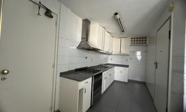 MUY LINDO DEPARTAMENTO DE TRES DORMITORIOS CON DEPENDENCIA, COCHERA Y BAULERA