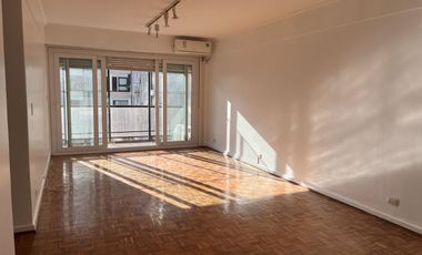 MUY LINDO DEPARTAMENTO DE TRES DORMITORIOS CON DEPENDENCIA, COCHERA Y BAULERA