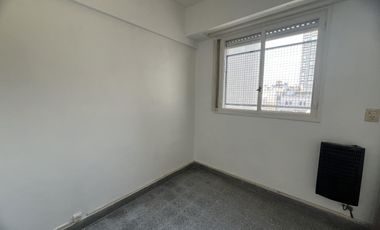 MUY LINDO DEPARTAMENTO DE TRES DORMITORIOS CON DEPENDENCIA, COCHERA Y BAULERA