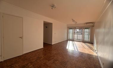 MUY LINDO DEPARTAMENTO DE TRES DORMITORIOS CON DEPENDENCIA, COCHERA Y BAULERA