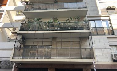 MUY LINDO DEPARTAMENTO DE TRES DORMITORIOS CON DEPENDENCIA, COCHERA Y BAULERA
