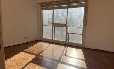 MUY LINDO DEPARTAMENTO DE TRES DORMITORIOS CON DEPENDENCIA, COCHERA Y BAULERA
