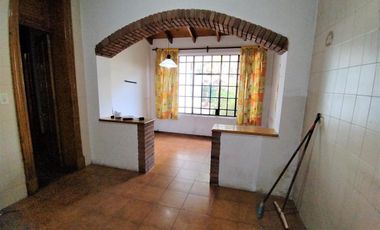 CASA EN VENTA - INMEJORABLE UBICACION!!