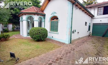 CASA EN VENTA - INMEJORABLE UBICACION!!